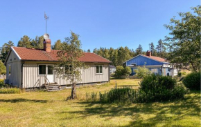 3 Bedroom Lovely Home In Alstermo